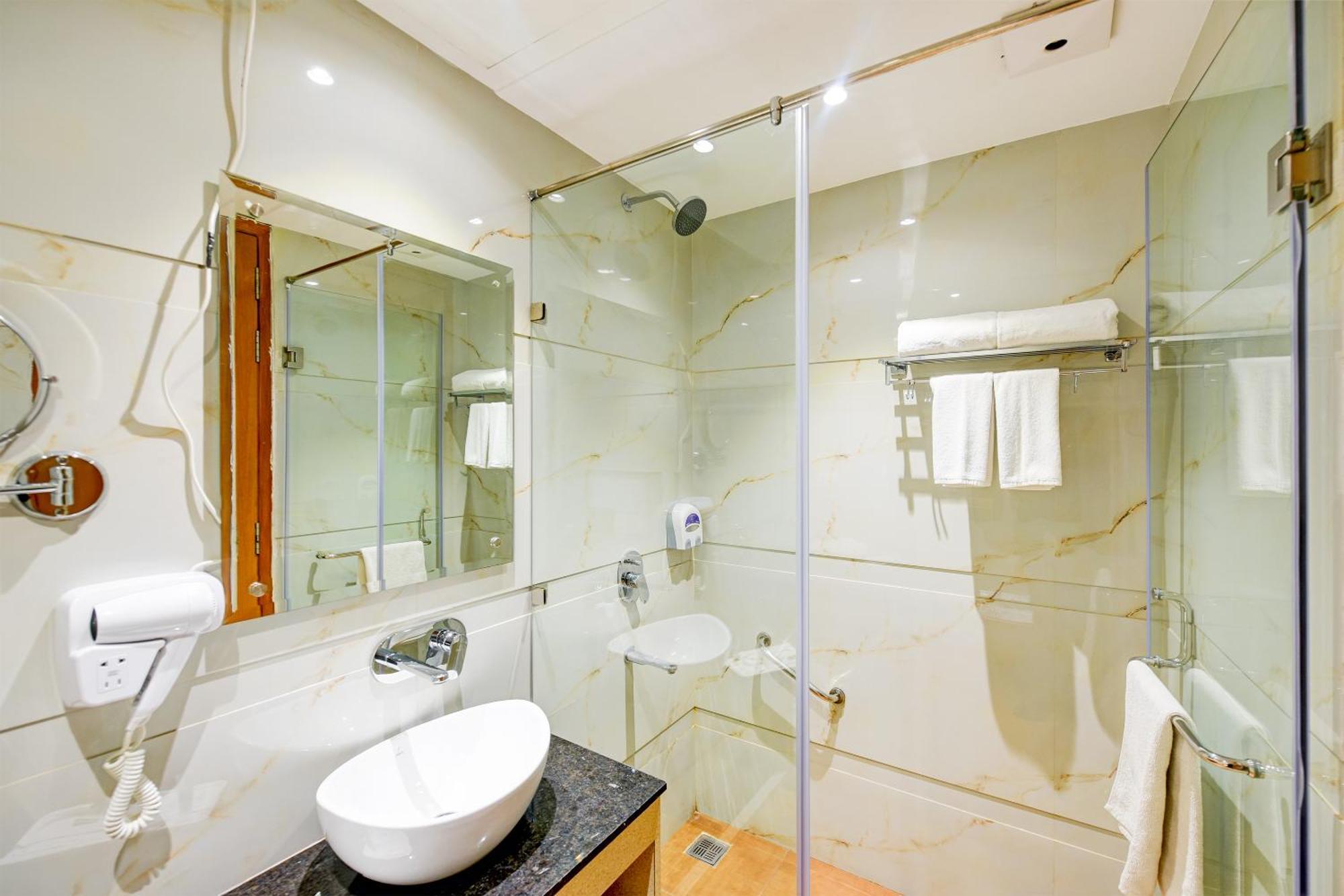 Classio Royale By Io Hotels Near Golden Temple Amritsar Luaran gambar