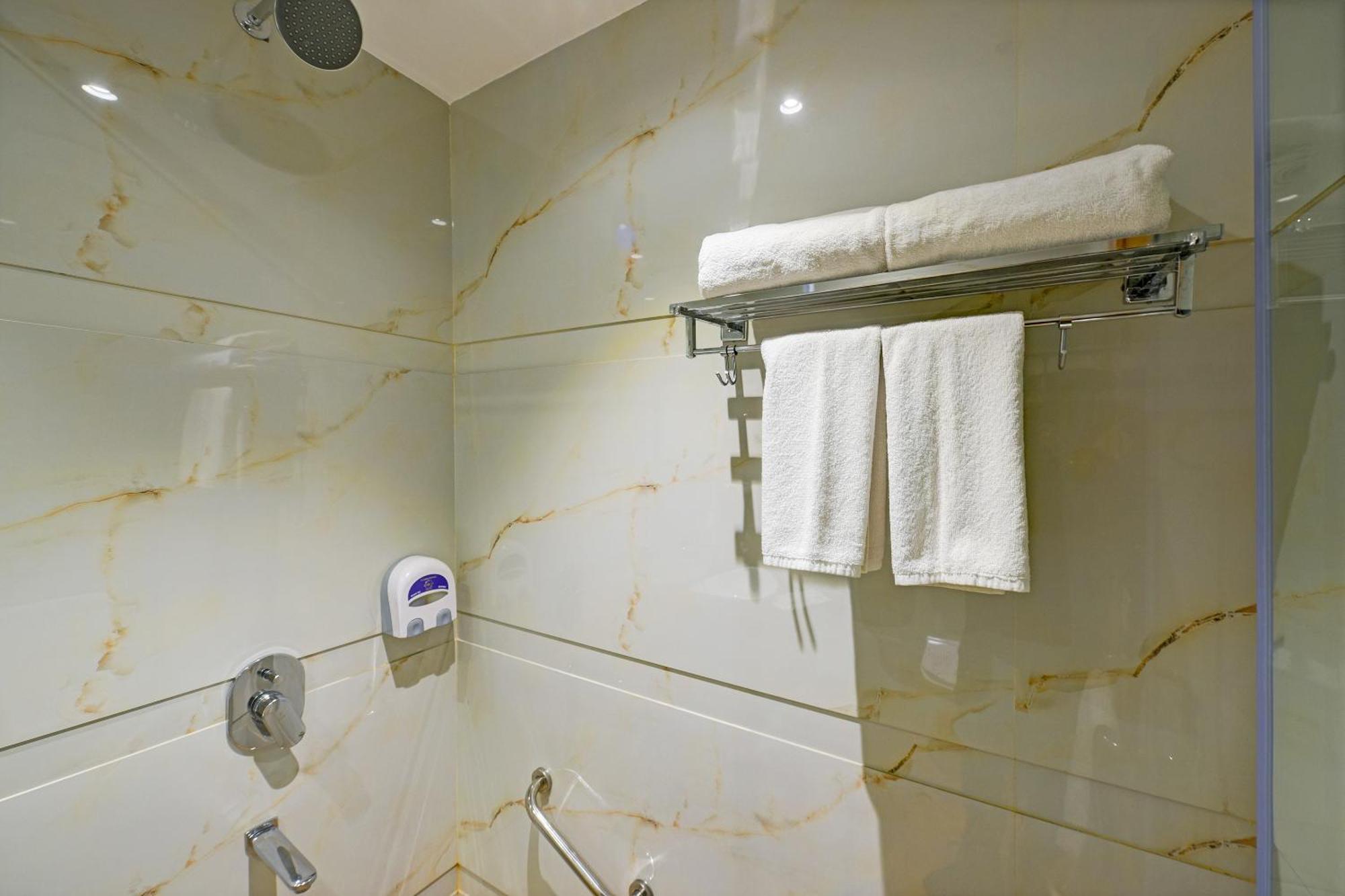 Classio Royale By Io Hotels Near Golden Temple Amritsar Luaran gambar